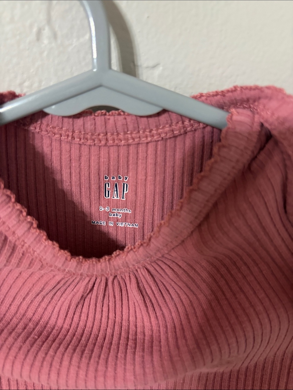 Baby GAP Ribbed Ruffle Shoulder One-Piece - Dusty Rose - Picture 2 of 4